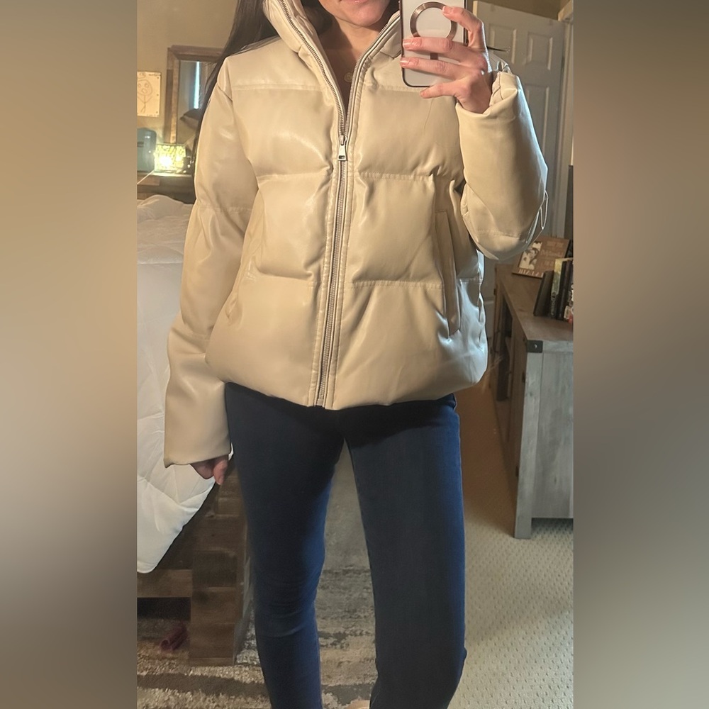 Women's Wishlist Small New Cream Puffer Jacket